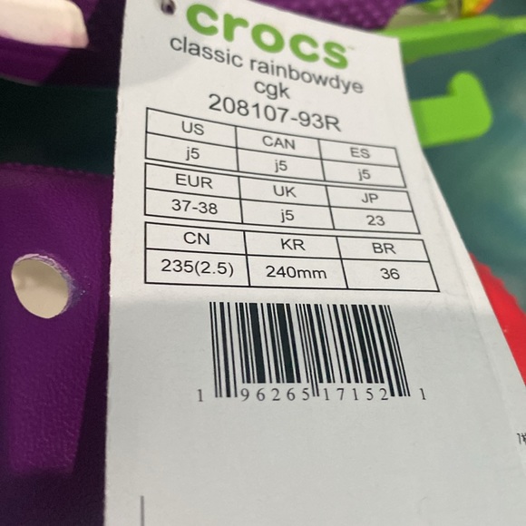 🌈CROCS Classic Rainbow Dye Clog - Picture 3 of 7